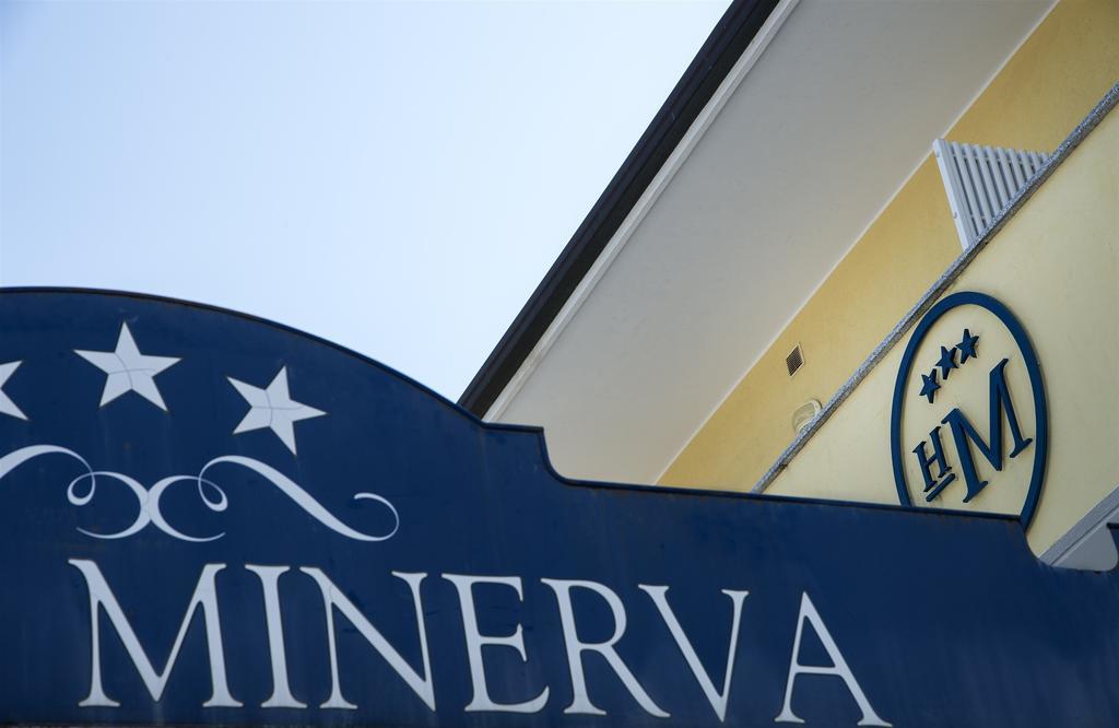 Hotel Minerva Lignano Sabbiadoro Exterior photo