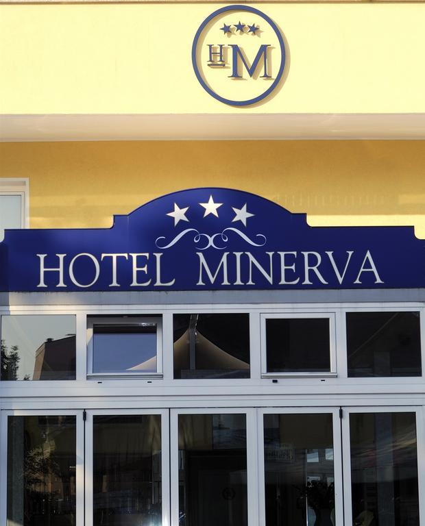 Hotel Minerva Lignano Sabbiadoro Exterior photo