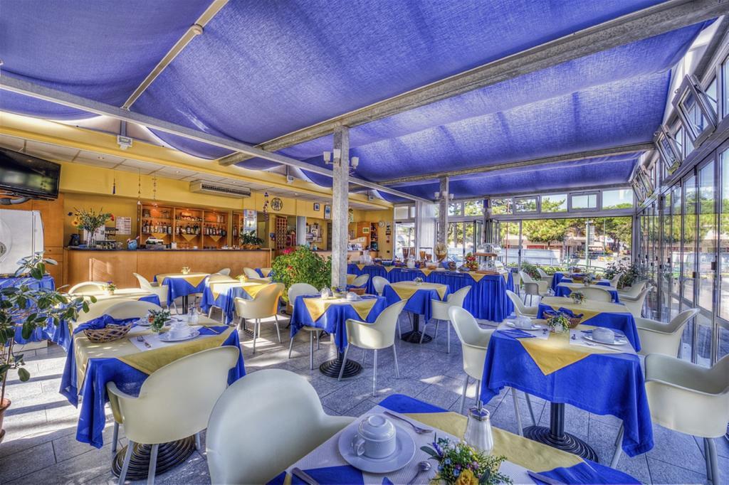 Hotel Minerva Lignano Sabbiadoro Exterior photo