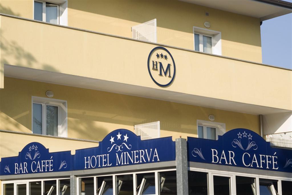 Hotel Minerva Lignano Sabbiadoro Exterior photo